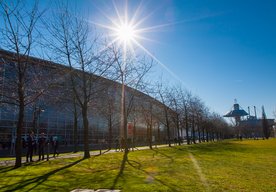 Photo Slnko vstáva nad výstavou CeBIT 