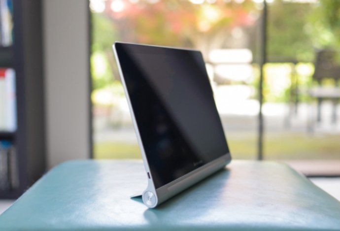 Photo Recenzia: 10-palcový tablet Lenovo Yoga Tablet 10 s výborným pomerom cena/výkon