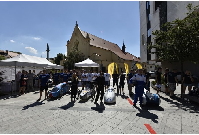 Photo Posledné prípravy študentských tímov pred súťažou SHELL ECO-MARATHON EUROPE v Londýne 