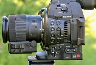 Photo Canon EOS C100 Mark II - profesionálna Full HD kamera