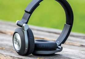 Photo Recenzia: JBL Synchros E40BT