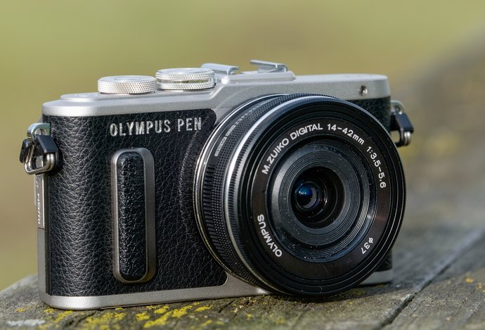 Photo Recenzia: Olympus PEN E-PL8: Dizajnovka aj do ženskej kabelky