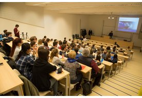 Photo Stredoškoláci v úlohe svetových časticových fyzikov. Na jeden deň, vďaka Masterclasses.