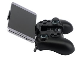 Photo Trust GXT 590: Výhodný hybrid gamepadov  Sony a Microsoftu