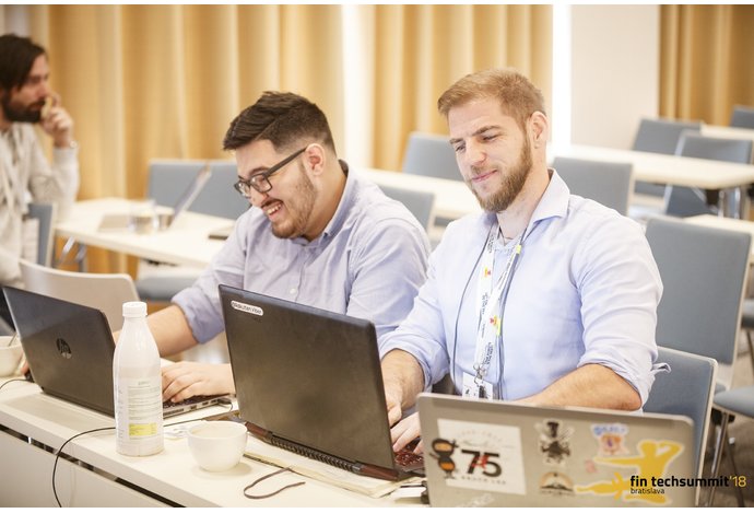 Photo Fin.techsummit 2018: Podarilo sa na hackathone zdokonaliť chatbota?