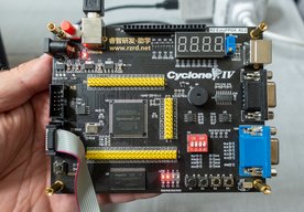 Photo Elektronika a robotika: úvod do programovania FPGA I. 