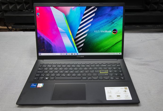 Photo ASUS Vivobook 15 OLED - štýlový notebook s OLED displejom