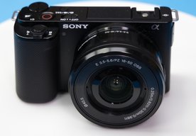 Photo Sony ZV-E10 - vlogovacia kamera s výmennými objektívmi a APS C snímačom