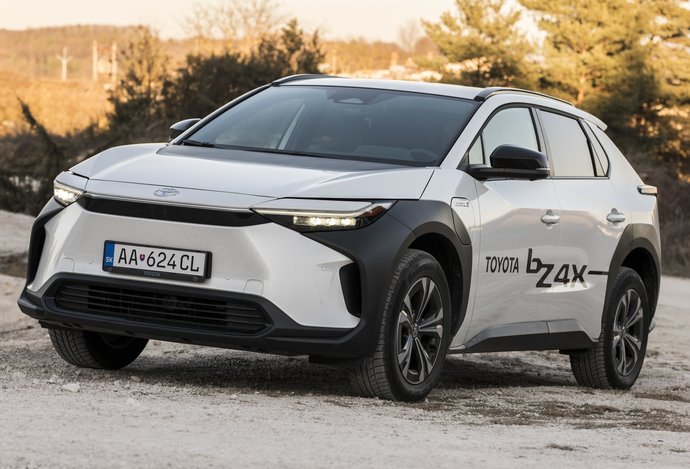 Photo Toyota bZ4X FWD Prestige / Pohodlný na denné jazdenie