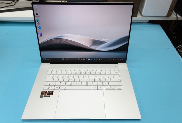 Photo ASUS Zenbook S 16 - Copilot+ notebook s procesorom AMD Ryzen AI 9