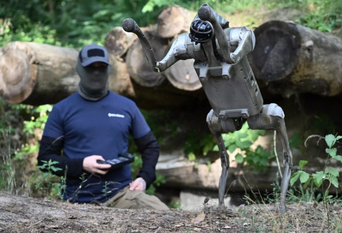 Photo Ukrajina vypustí do bojovej línie robotických psov 