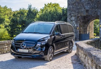 Photo Mercedes-Benz EQV 300 2024 / Veľa priestoru a luxus