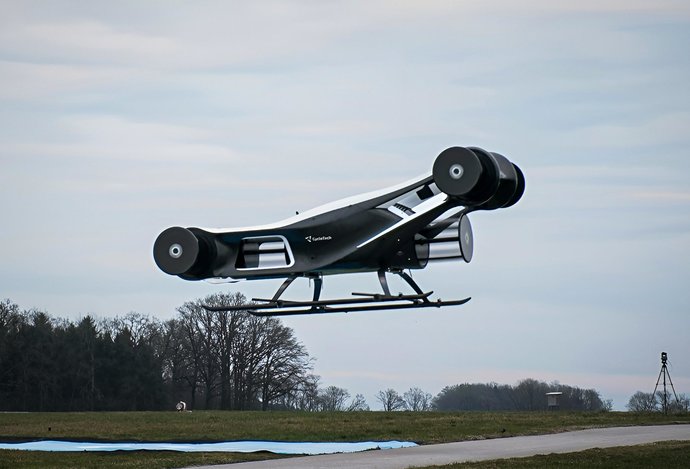 Photo Bizarný prototyp lietajúceho auta s valcovým rotorom